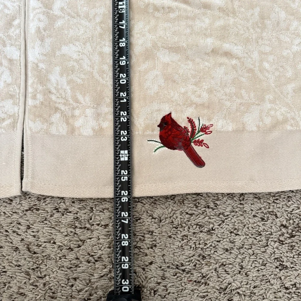 ST Nicholas Square 2 hand Towels 26x16 with Cardinals Textured Cotton‎